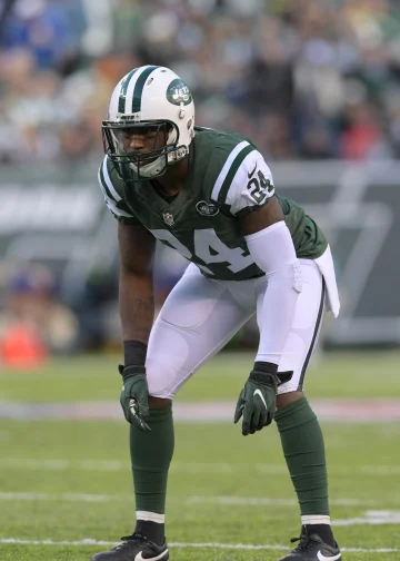 Darrelle Revis in a defensive stance during an NFL game for the New York Jets.