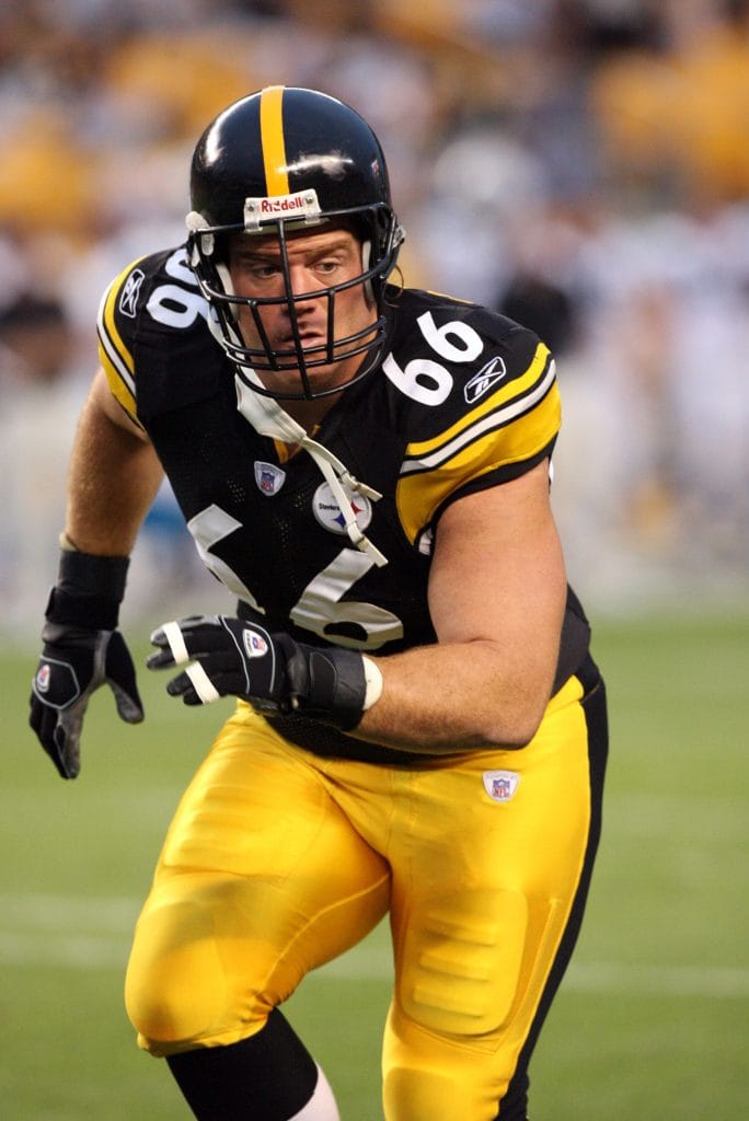 Alan Faneca in action with the Pittsburgh Steelers, exemplifying his dominance at the left guard position.
