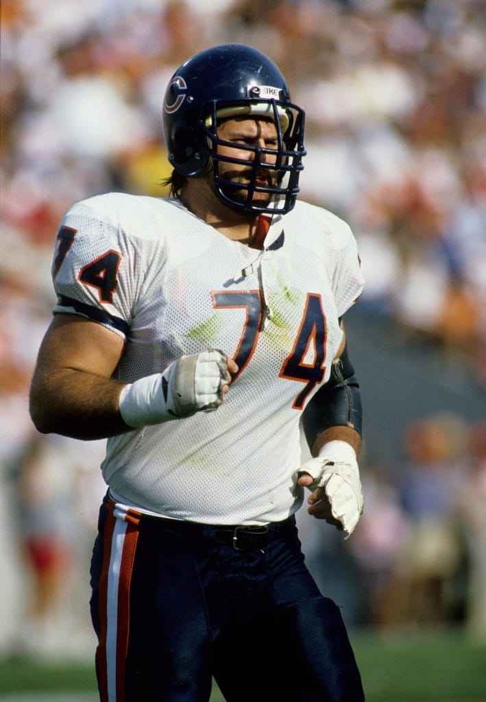 Jimbo Covert in action for the Chicago Bears during an NFL game.