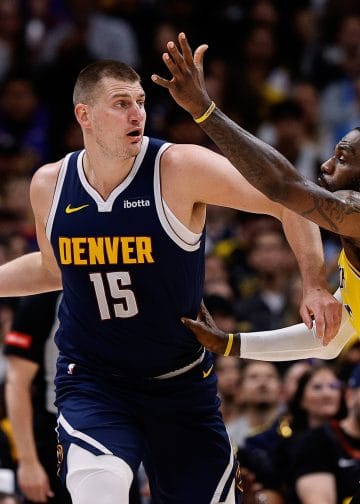 Nikola Jokic posting up for the Denver Nuggets against the Los Angeles Lakers and LeBron James, showcasing why he's one of the Top 10 White NBA Centers of All Time.
