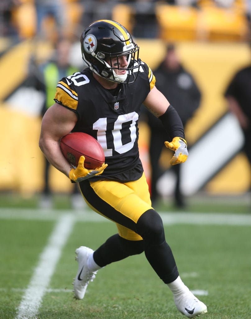 Ryan Switzer returning a punt in his Pittsburgh Steelers uniform during a regular-season game.