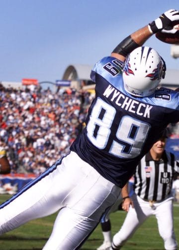 Frank Wycheck making an iconic catch for the Tennessee Titans during a game against the Steelers.