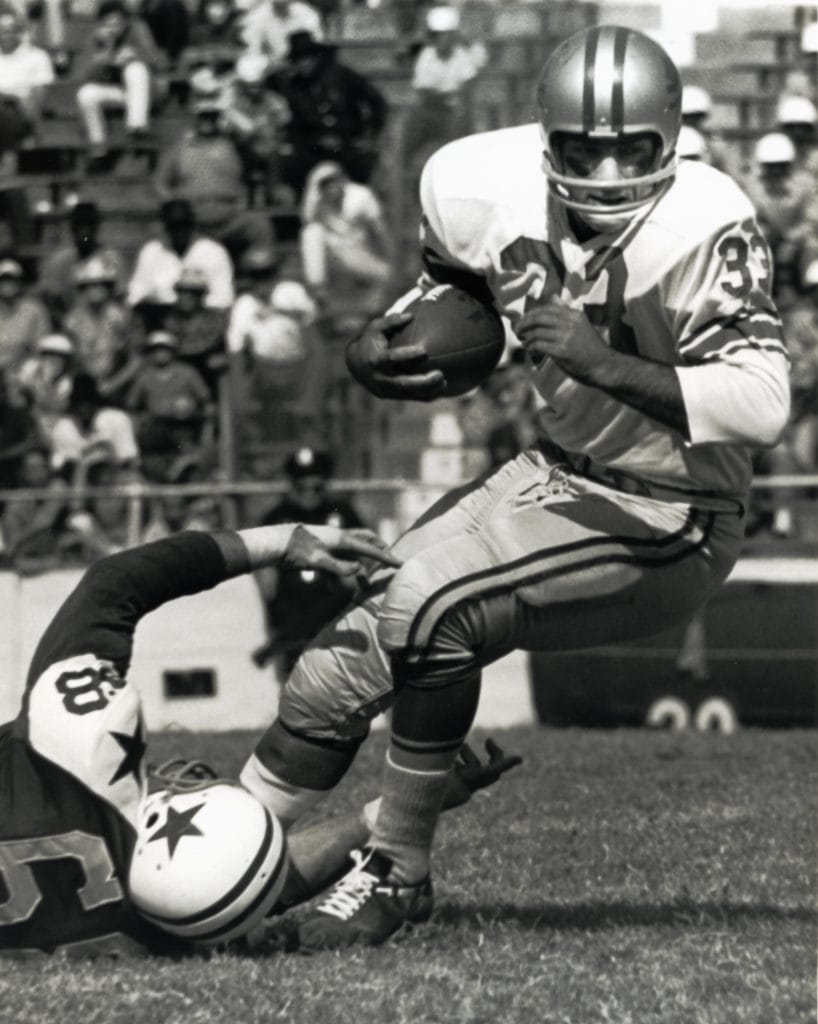 Nick Pietrosante, one of the best white running backs in NFL history, breaking through the defense.