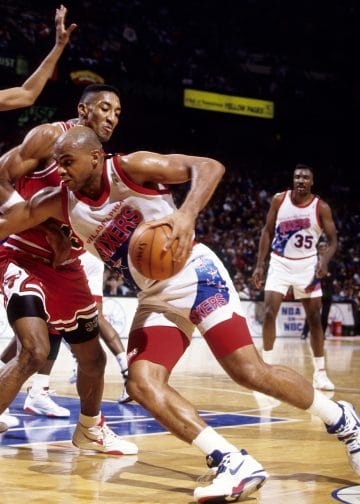 Charles Barkley driving in the post for the 76ers, making his case as one of the Top 10 Power Forwards of All Time