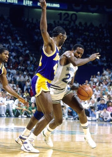 James Worthy defending against Mavericks during his Lakers days – Top 10 Small Forwards of All Time