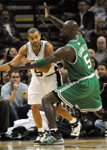 Kevin Garnett playing elite on-ball defense — a true clamp god in the Top 10 NBA Defenders of All Time debate.