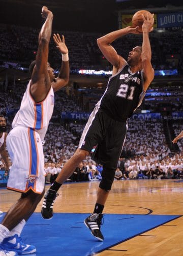 Tim Duncan rises for a fadeaway jumper over the Oklahoma City Thunder defense