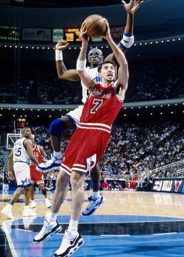  Toni Kukoc attacks the basket during his Bulls days, earning a spot as one of the Top 10 Sixth Men in NBA history.
