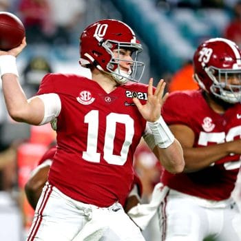 Alabama QB Mac Jones winds up for a throw in the 2021 National Championship game.