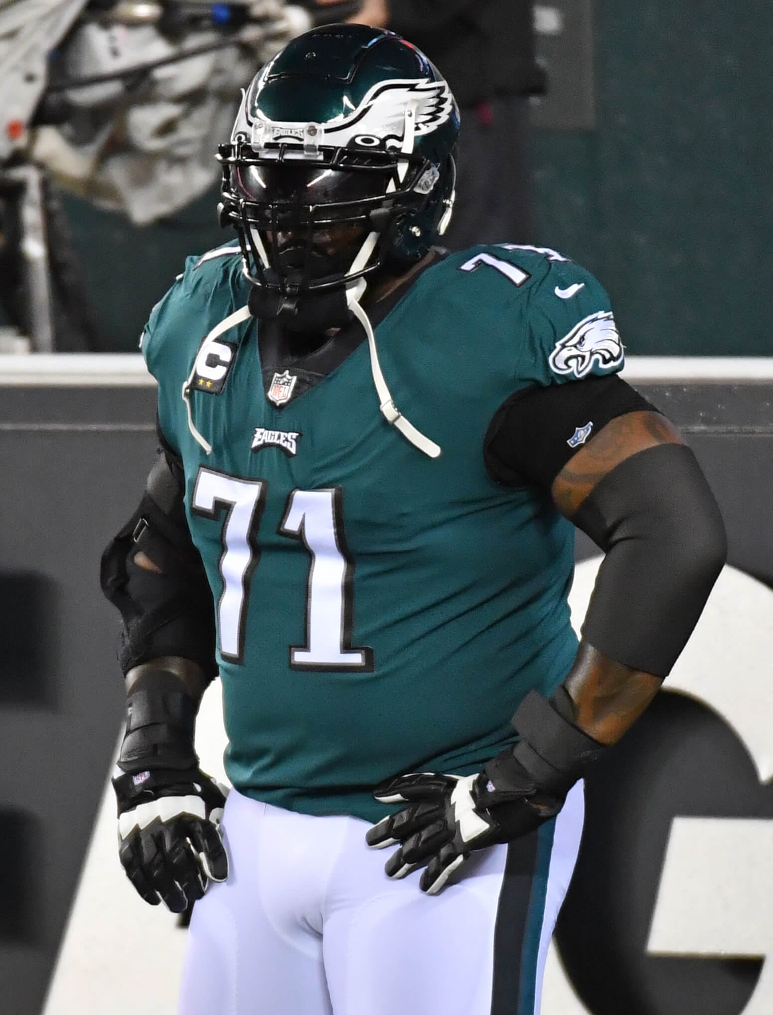  Jason Peters in Eagles uniform, one of the greatest offensive linemen from the 2004 NFL Draft